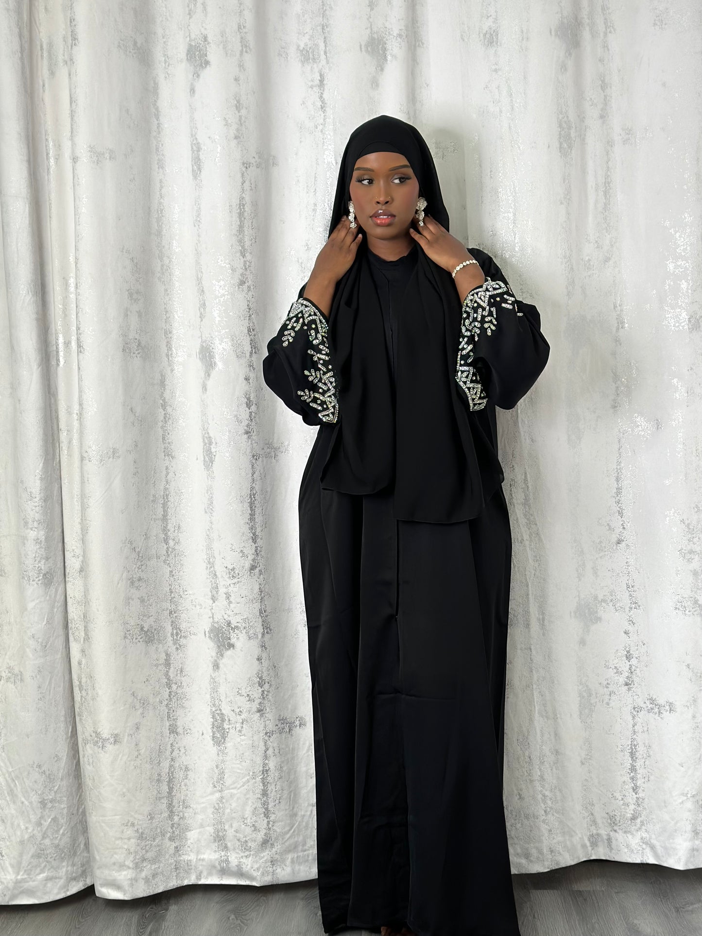 PRE-ORDER ONLY (2-4 weeks) Black Split moon abaya